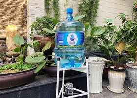 So sánh nước Rosee và LaVie – nên chọn loại nước nào cho gia đình và văn phòng